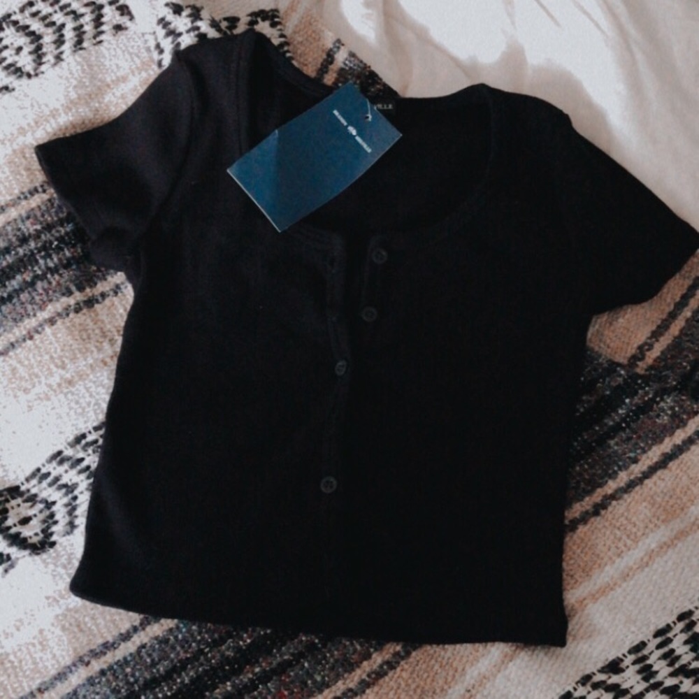 nwt brandy melville ribbed button up crop top